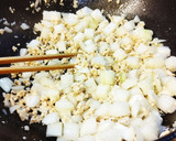 鶏挽き＆さつまいも＆たまねぎ炒め。作り方4写真