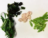 捨てずにもう一品♡鶏肉汁と鶏皮のスープ作り方3写真