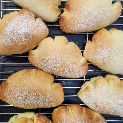 クリームぱん たっぷりホイップレモンクリームパン ｜ 商品紹介 ｜ Pasco