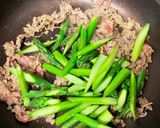 簡単☆牛肉とアスパラのオイスター炒め作り方3写真