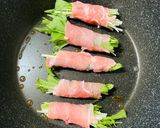 簡単おかず★水菜の豚肉巻き〜醤油麹ダレ〜作り方2写真