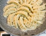 冷凍餃子で、餃子を丸く焼く方法作り方3写真