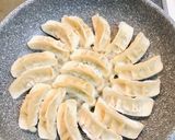 冷凍餃子で、餃子を丸く焼く方法作り方1写真