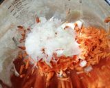 新玉ねぎと人参と鰺フライの酢の物作り方1写真
