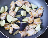 簡単！晩ご飯に♪鶏もも肉となすの旨辛炒め作り方2写真