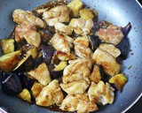 簡単！晩ご飯に♪鶏もも肉となすの旨辛炒め作り方3写真
