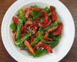 大量消費にピーマンと赤ソーセージの炒め物作り方5写真