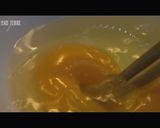 卵と塩だけ☆プレーンオムレツ作り方1写真