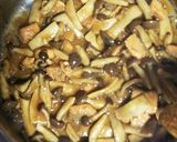 ❇️鮭とキノコ❇️の赤味噌バター炒め作り方4写真
