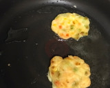 揚げ焼きで簡単♬枝豆とコーンのかき揚げ作り方3写真
