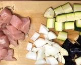 鶏と夏野菜のトマト煮込み作り方1写真