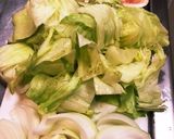 レタスたっぷり卵トマト鶏もも肉のスープ作り方1写真