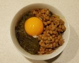 大好きな朝食☆めかぶ納豆かつお卵黄ご飯作り方8写真
