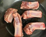豚スペアリブとズッキーニのトマト煮込み作り方1写真