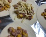 みんな大好き！餃子皮マヨコーンピザ風作り方2写真