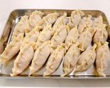 いつもの餃子をアレンジ♪旨辛キムチ餃子作り方3写真
