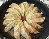 【簡単夕食】肉汁あふれる焼餃子作り方9写真
