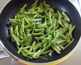 絶品☆春菊の茎のからし醤油炒め作り方1写真