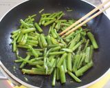 絶品☆春菊の茎のからし醤油炒め作り方2写真