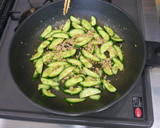 サッと簡単きゅうりとひき肉の炒め物作り方4写真
