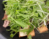 水菜(豆苗)と豚こまと厚揚げの卵とじ。作り方4写真