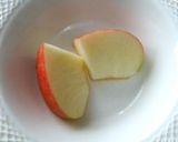 ちびうさりんご（キャラ弁おかず）作り方1写真