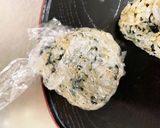 簡単ワカメおかかおにぎり♪美味しい〜♪作り方3写真