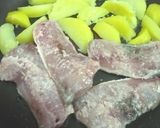 ブリとじゃが芋のカレー粉照り焼き！作り方3写真