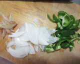 おいしく簡単・餃子の皮DEピザ風～♬作り方1写真