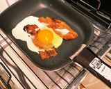 ダイソー燻製ベーコン目玉焼き作り方3写真