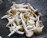 簡単！ぶなしめじのお味噌汁☆生姜風味作り方1写真