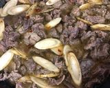牛すじとゴボウの甘辛丼作り方4写真