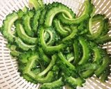 苦味激減！ゴーヤとツナのごまマヨサラダ作り方1写真