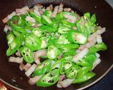 万願寺とうがらしとベーコンのパスタ作り方3写真