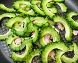 豚肉＆茸のバター風味ゴーヤーチャンプルー作り方3写真