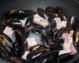 ムール貝とベーコンのバター炒め作り方1写真
