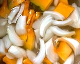 優しい甘さ＊南瓜と玉ねぎ・油揚げの味噌汁作り方2写真