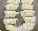 我が家の定番♪ふんわり香るしそ入り餃子作り方6写真