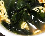 カップ麺に乾燥ワカメを足して具沢山に♪作り方5写真