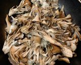 コク旨☆舞茸とニラ玉のマヨ炒め作り方1写真