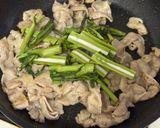 春菊と豚バラの至高の塩炒め作り方5写真