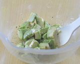 市販のスパイスでアボカドとトマトのサラダ作り方4写真