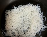豚こま肉と白滝炒め作り方3写真