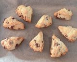 材料4つ★チョコレートチャンクスコーン作り方7写真