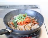 優しい風味、簡単【豚キムチ（めんつゆ）】作り方4写真