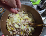 白菜と豚肉の塩炒め　具だくさん味噌汁作り方1写真