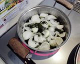 新玉ねぎとミニトマトのわかめスープ作り方2写真