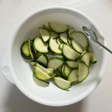 レンジで簡単!ズッキーニのコリコリナムル作り方3写真