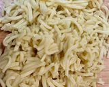 豚ミンチとキャベツのそば飯炒め作り方1写真