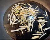 釜揚げ白エビ、ブロッコリー茎ゴボウのたまご丼作り方2写真